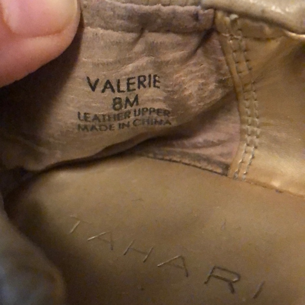 Tan & gold Tahari flats - Picture 13 of 13